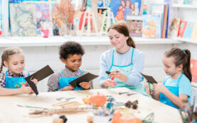 Group,Of,Intercultural,Schoolkids,And,Their,Teacher,In,Aprons,Cutting